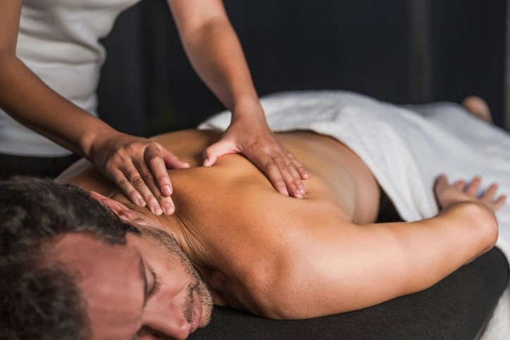 Discreet M4M Massage
